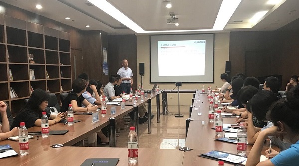 半岛online(中国)李总受邀参加企业家座谈会